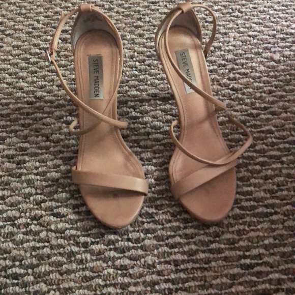 Steve Madden Shoes - Steve Madden size 8 tan/nude heel